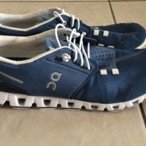 Womens ON Running Cloud shoe size 11